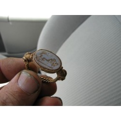 ANILLO CON CAMAFEO EN ORO