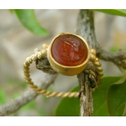 ANILLO CON CAMAFEO EN ORO