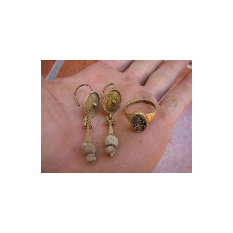 ANILLO Y PENDIENTES EN ORO