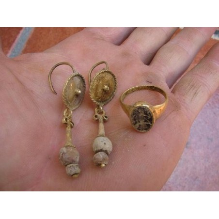 ANILLO Y PENDIENTES EN ORO