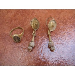 ANILLO Y PENDIENTES EN ORO